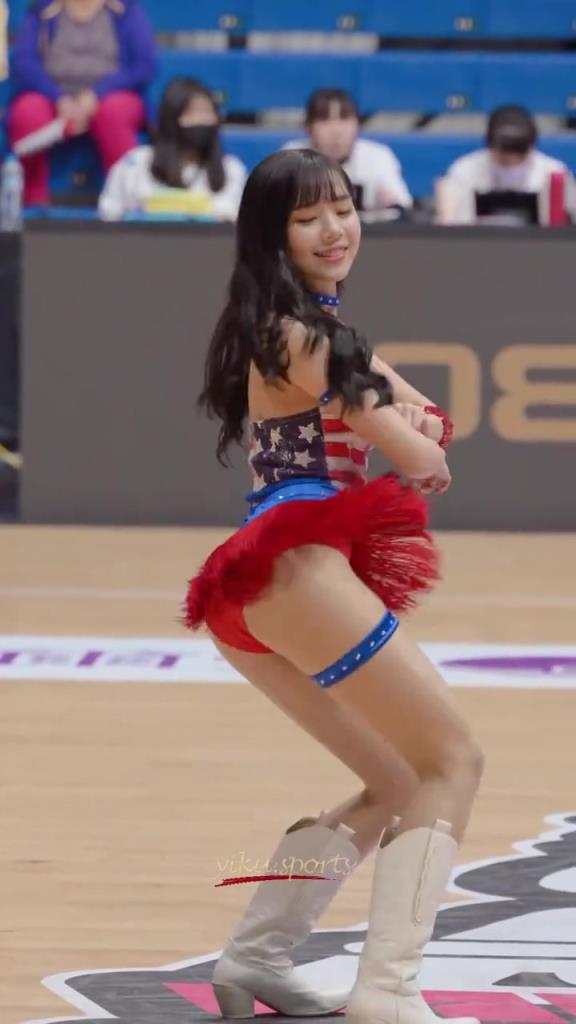 最好的啦啦隊(duì)小姐姐！自信，健康充滿活力！